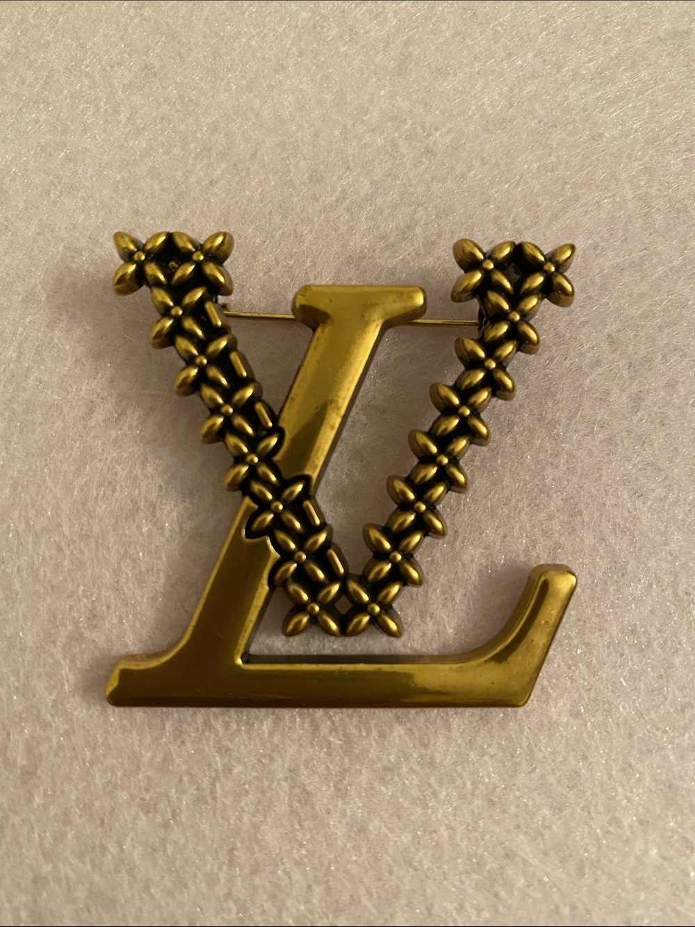 Fashion Jewelry Louis Vuitton Gold Floral Chain LV Logo Pin